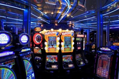 Live dealer blackjack table on gudangslot77 app during Serie A match